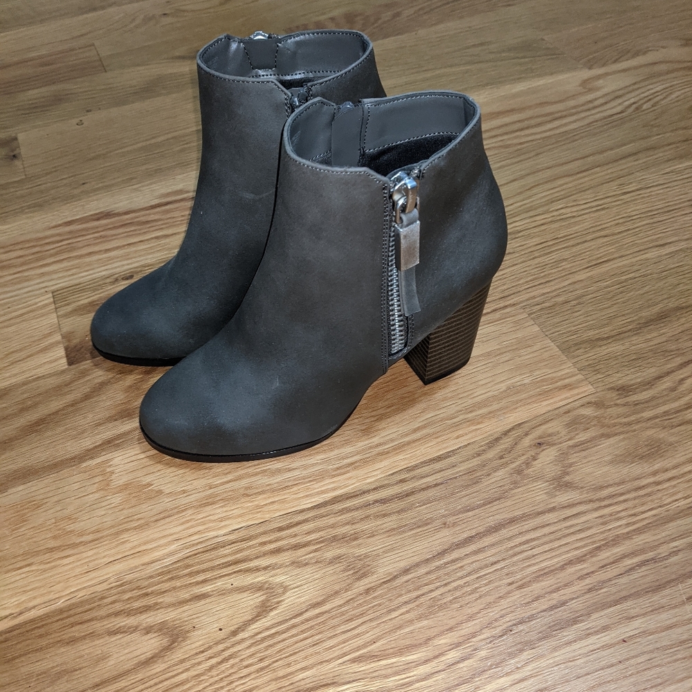 SOLD - Booties - Picture 3 of 3